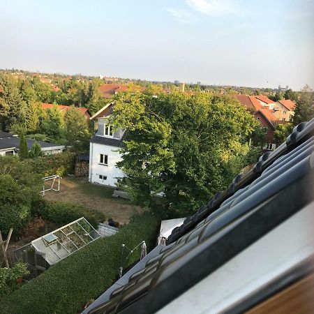 Centralt I Gentofte I 2 Plan, Ved S-Tog Og Busser Exterior foto