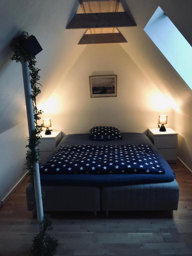 Centralt I Gentofte I 2 Plan, Ved S-Tog Og Busser Exterior foto