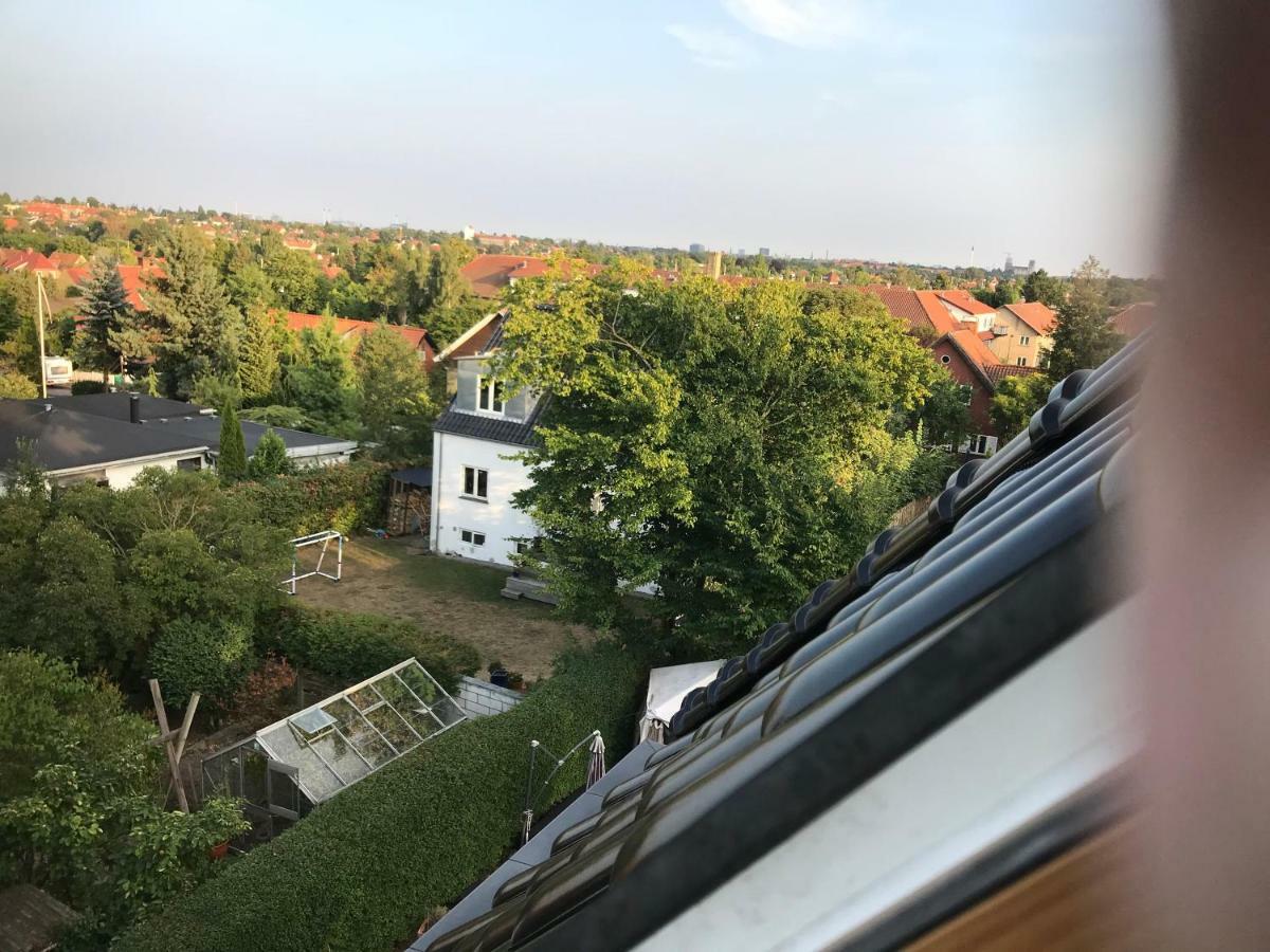 Centralt I Gentofte I 2 Plan, Ved S-Tog Og Busser Exterior foto
