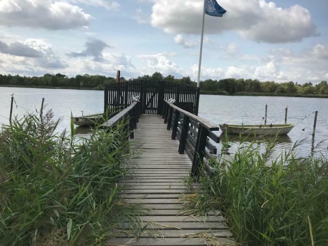 Centralt I Gentofte I 2 Plan, Ved S-Tog Og Busser Exterior foto