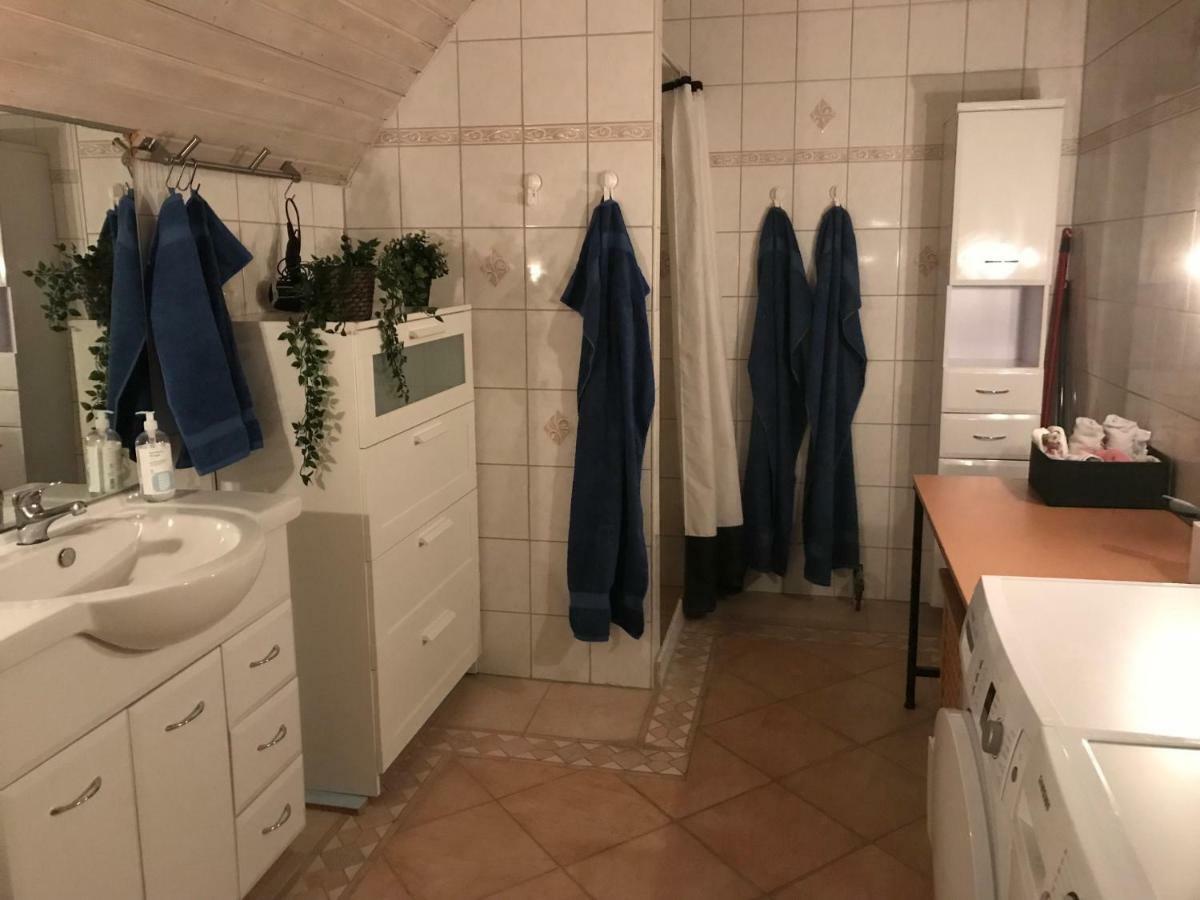 Centralt I Gentofte I 2 Plan, Ved S-Tog Og Busser Exterior foto